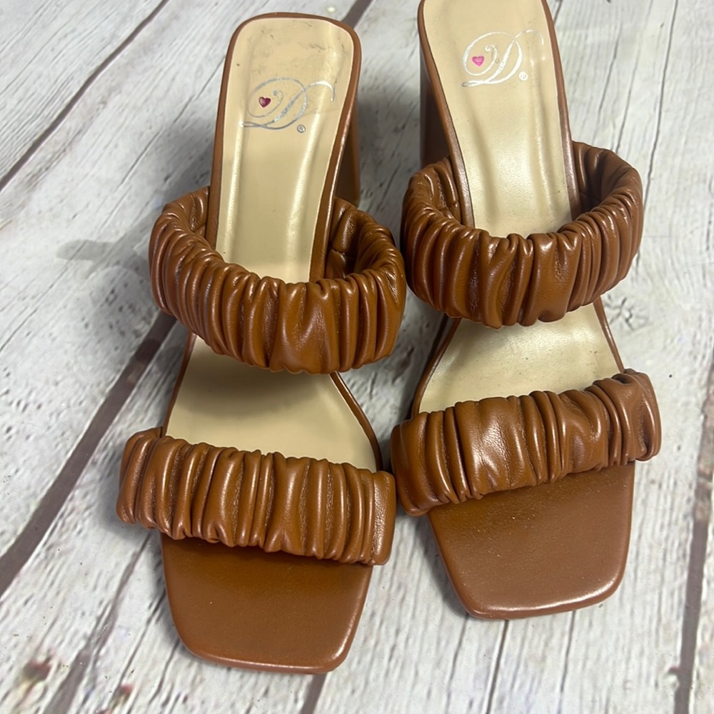 Tan heels 6 1/2